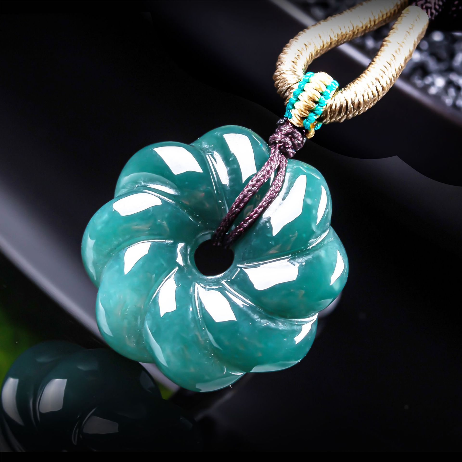 Women'S Accessories And Jewelry - Натуральный бирманский жадеитовый кулон в форме