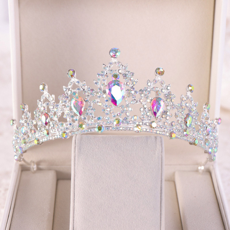Queen Accessories - Модные свадебные украшения для волос: диадемы,