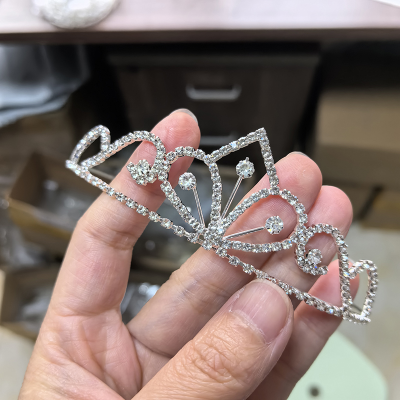Серебряная корона со стразами, – обзор и цена Queen Accessories